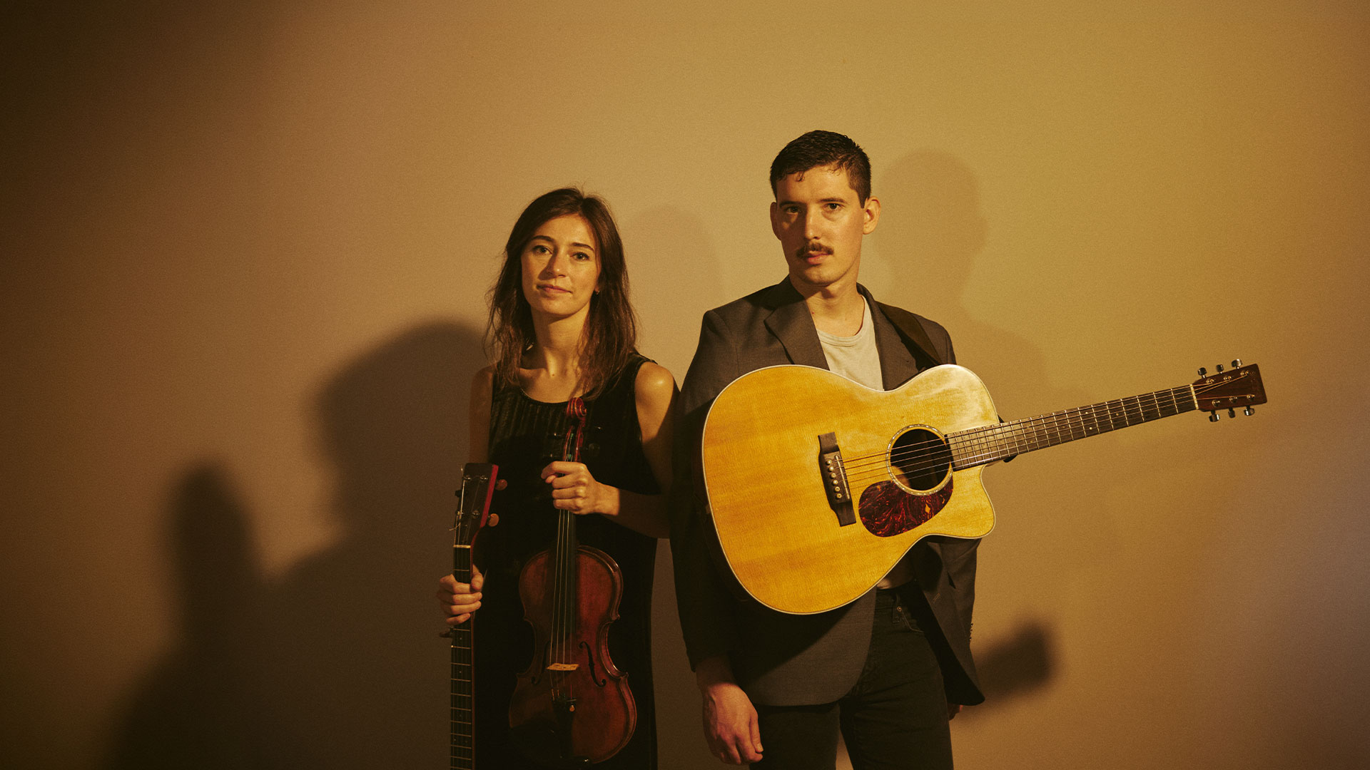 Duo musicians with violin and acoustic guitar