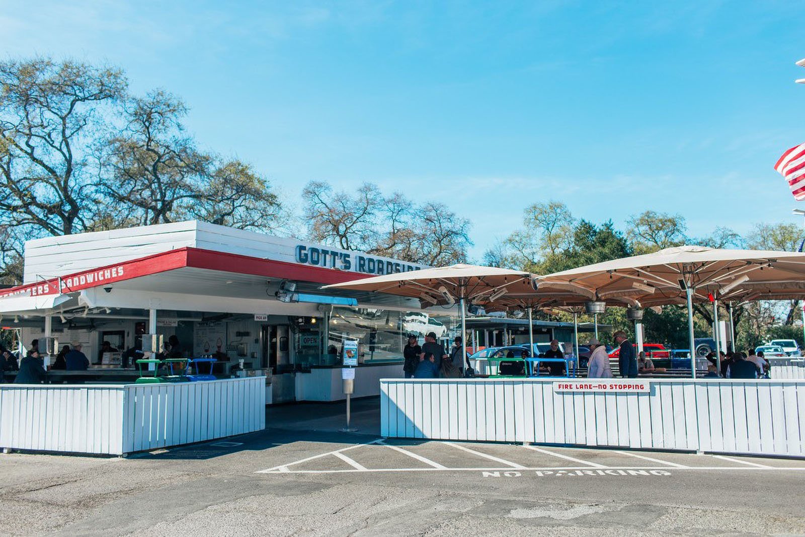 Gott's Roadside restaurant with outdoor seating