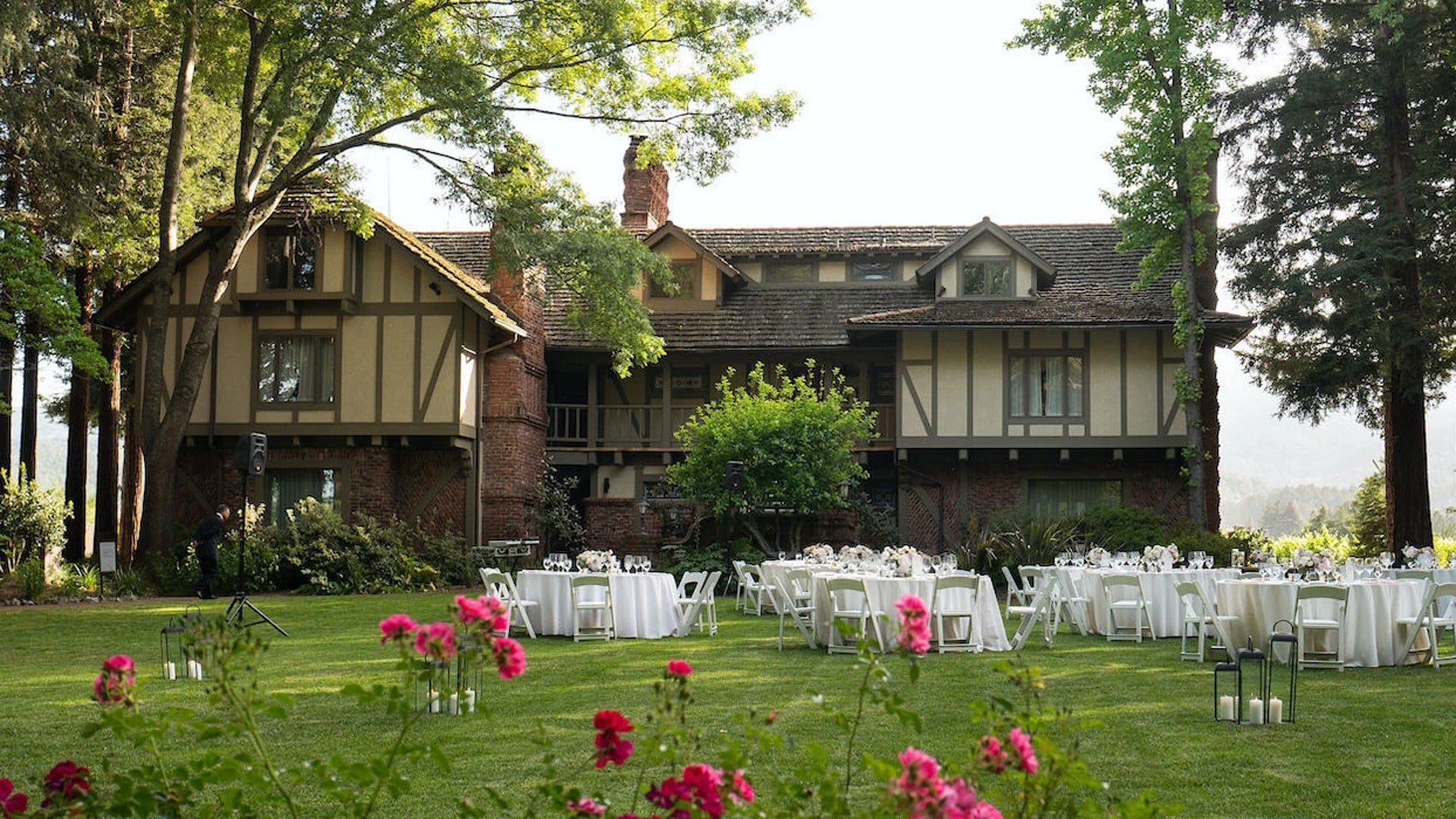 Outdoor wedding venue with elegant tables and chairs.