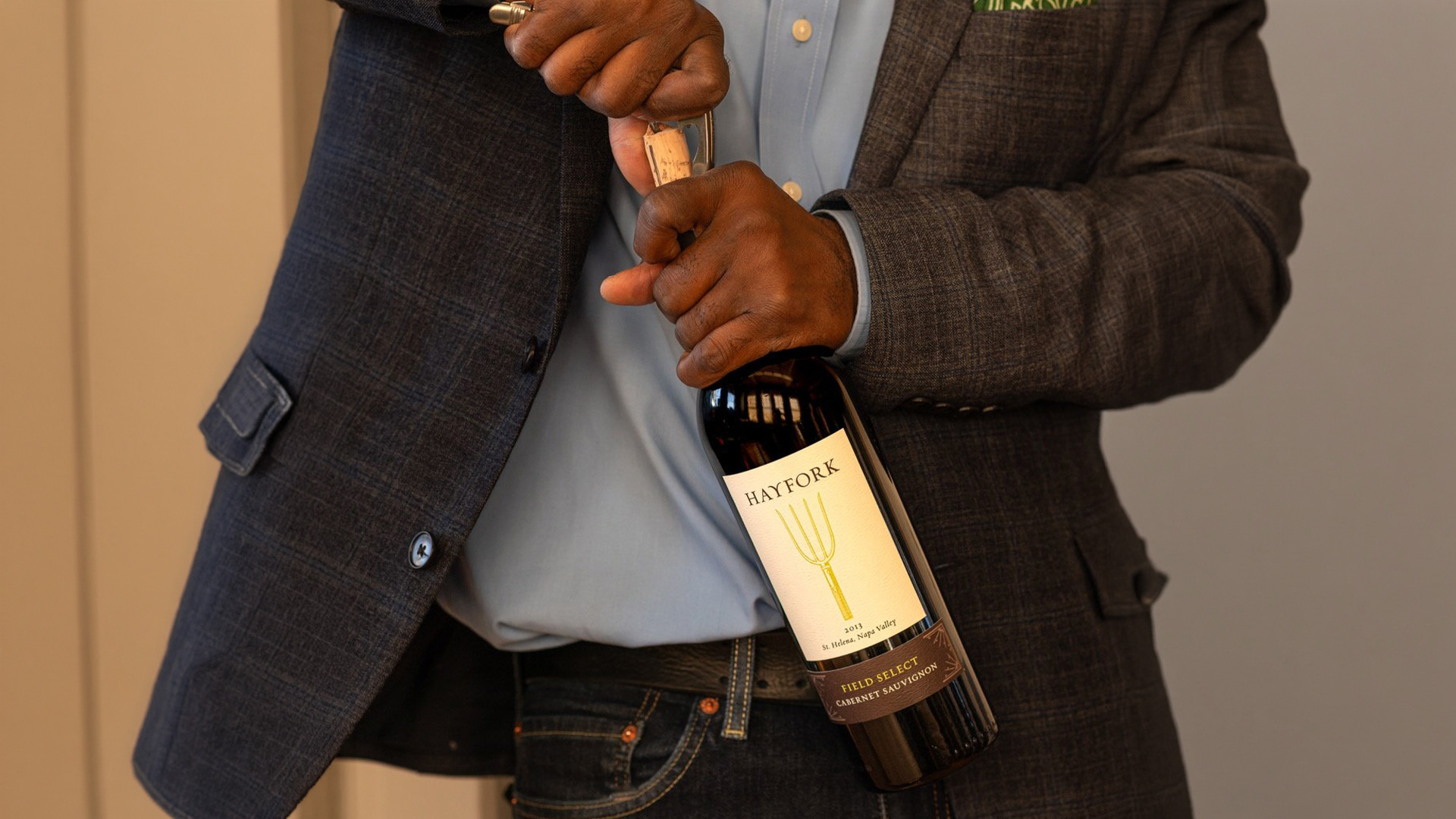 Man opening Hayfork Cabernet Sauvignon wine bottle