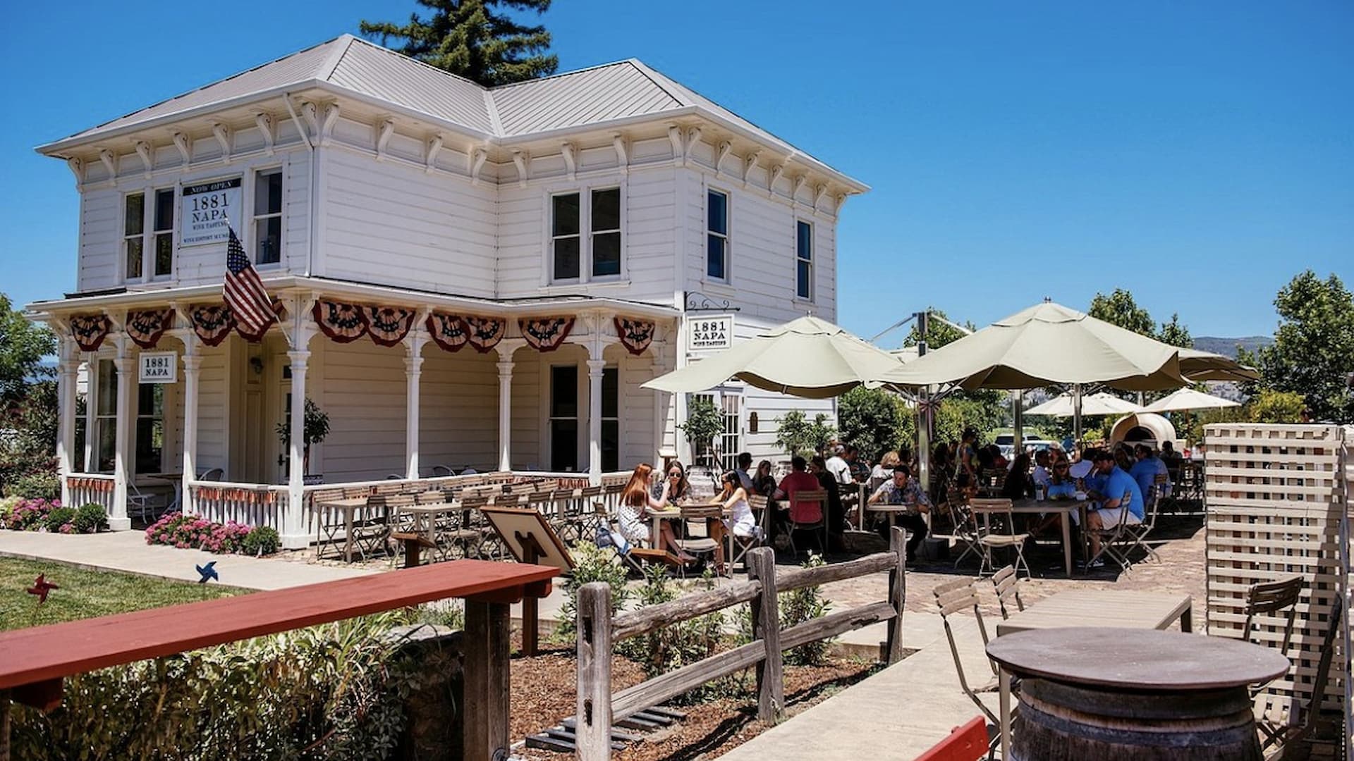 Outdoor dining at historic white house cafe.